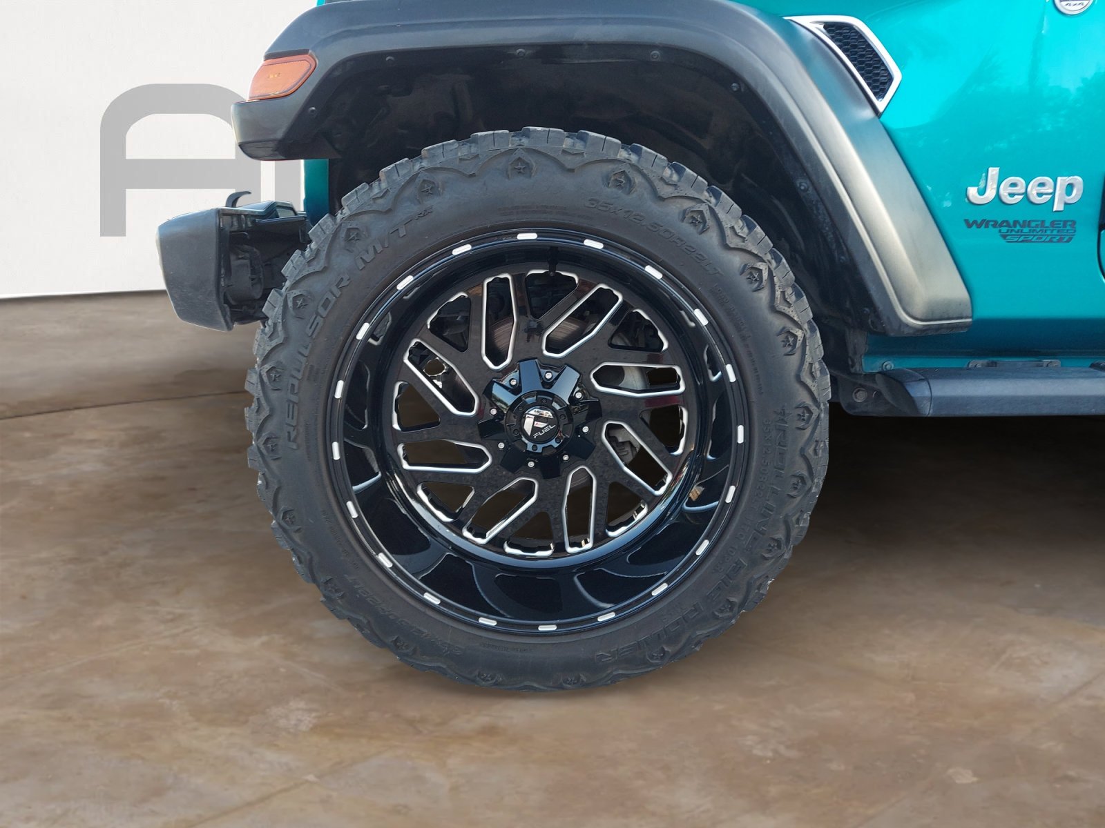 Used 2020 Bikini Pearlcoat Jeep Sport S image 28