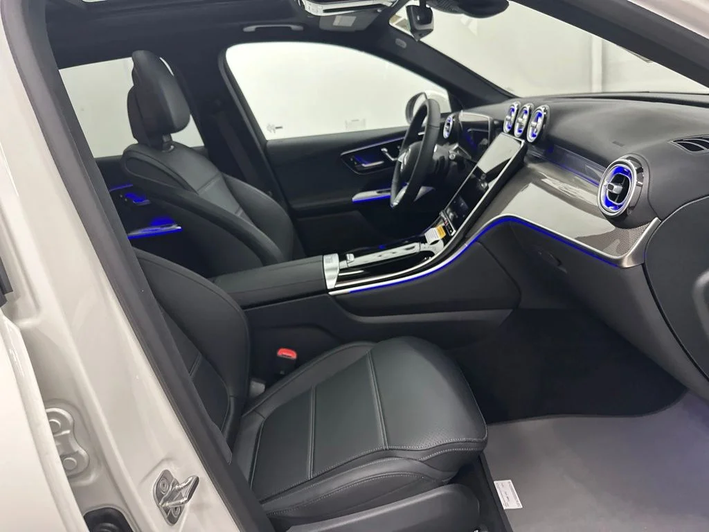 New 2027 White Mercedes-Benz GLC 300 image 26