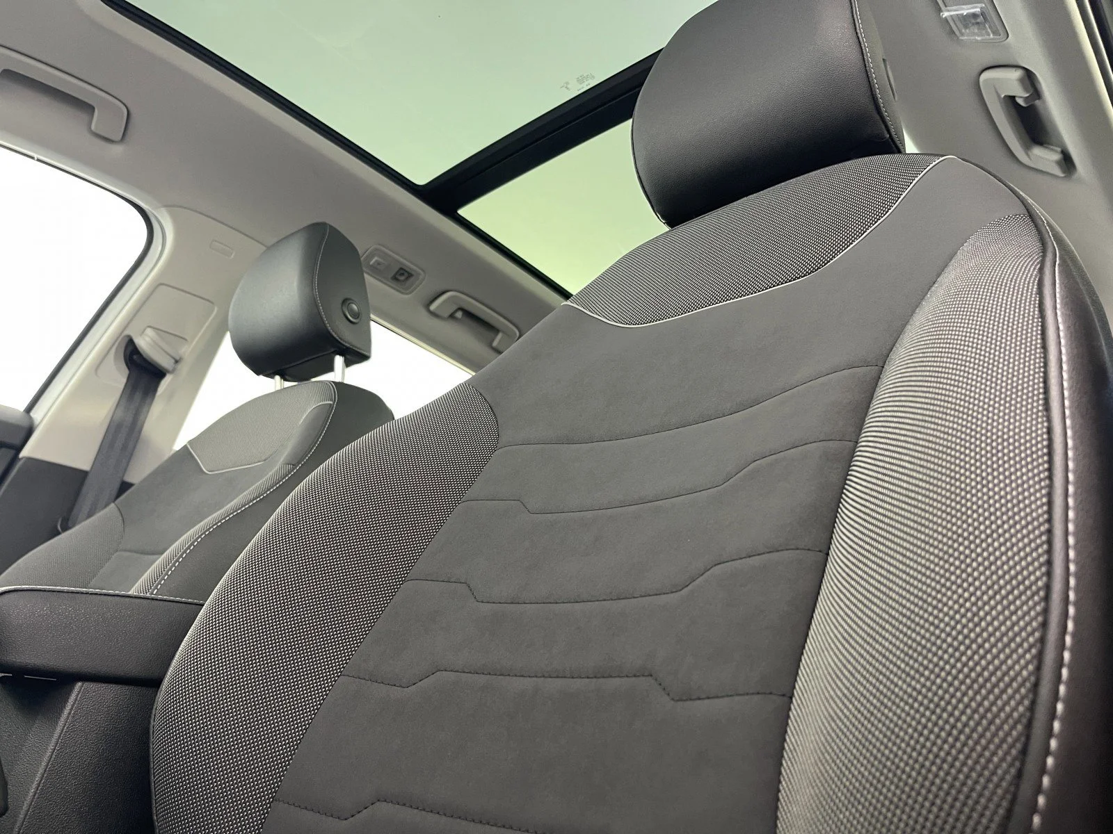 2025 Volkswagen Taos SE Black - Photo 22