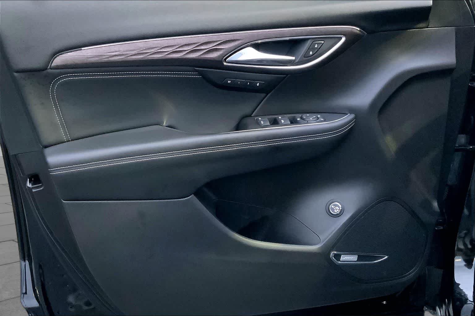 Used 2022 Ebony Twilight Metallic Buick Avenir image 21