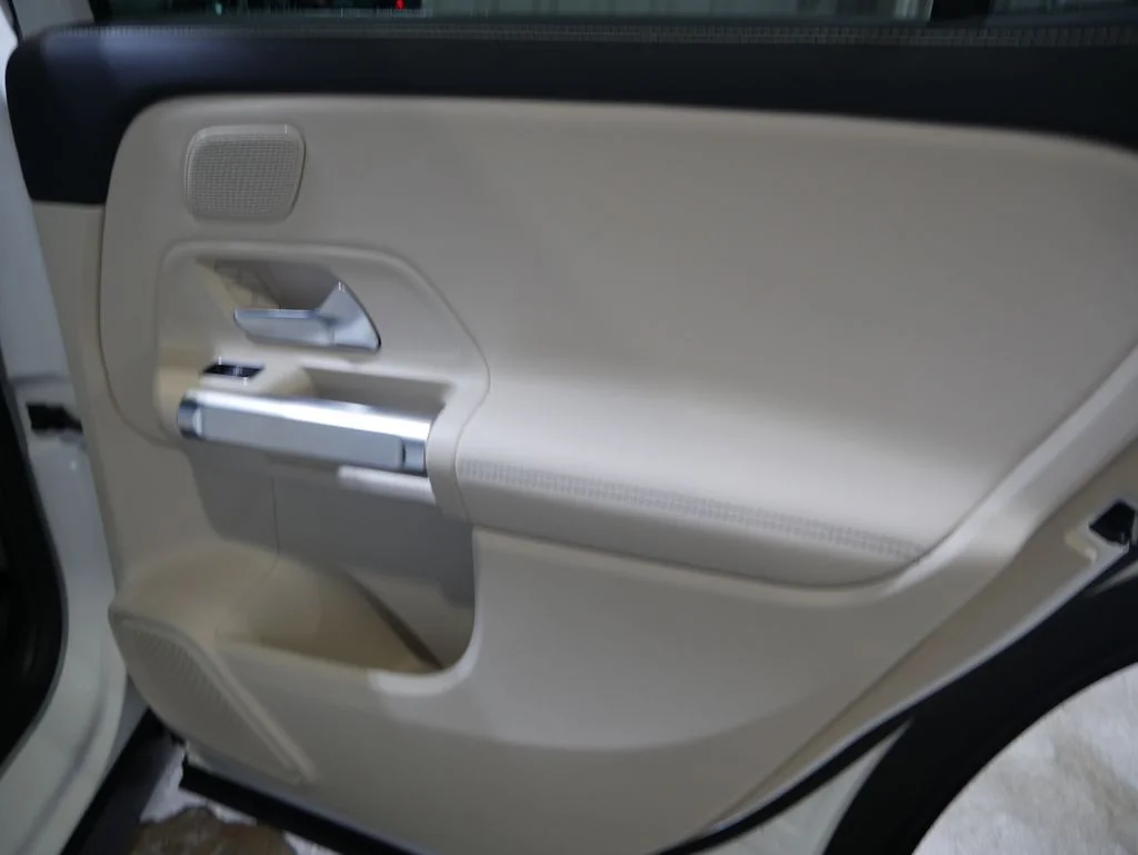 New 2026 Polar White Mercedes-Benz GLB 250 image 33