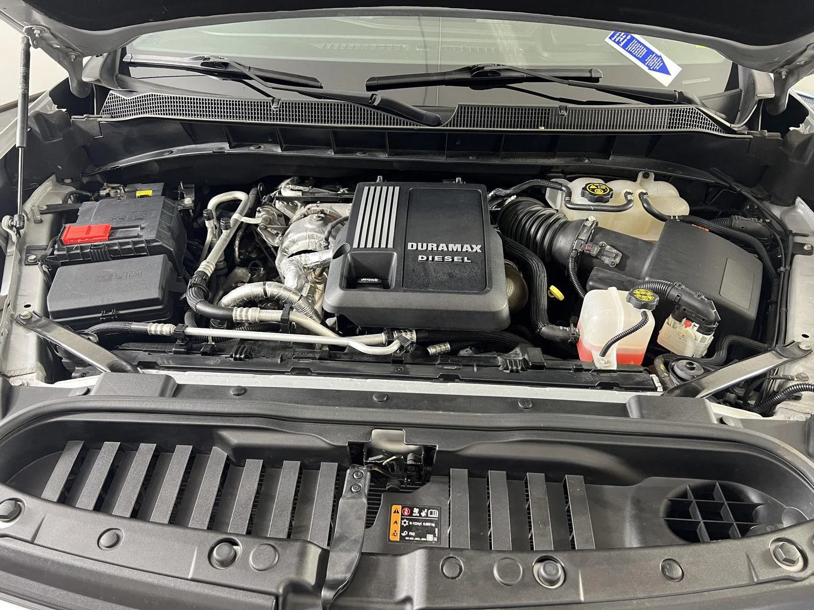 Used 2022 SILVER ICE METALLIC Chevrolet RST image 32