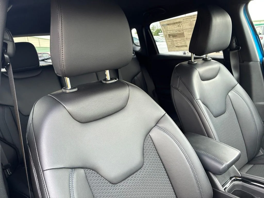 New 2026 Hydro Blue Pearlcoat Jeep Latitude image 15