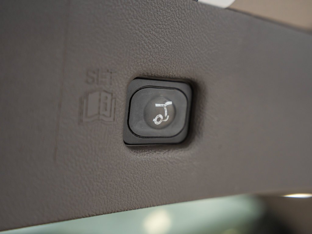 Used 2020 Iced Mocha Lincoln Reserve image 22