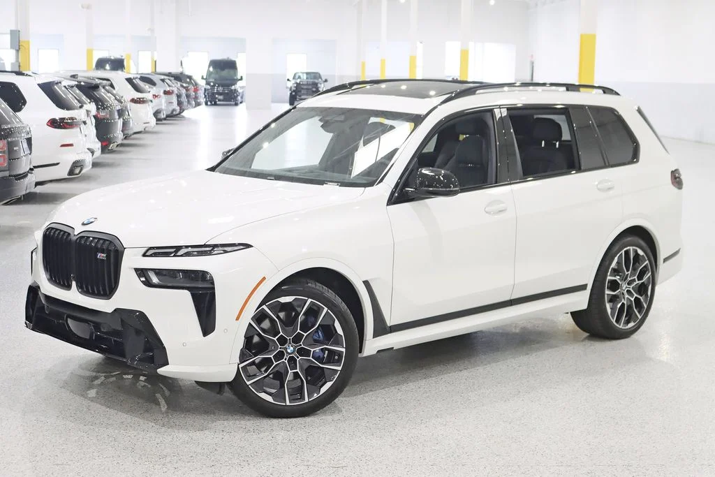 2025 BMW X7 M60i