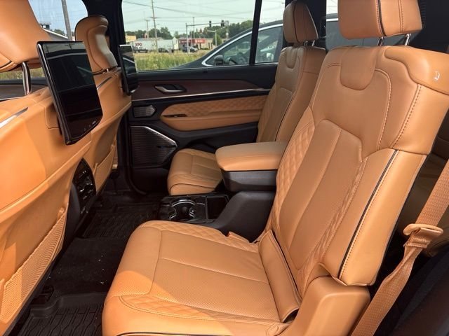 Used 2023 Black Jeep Summit image 12