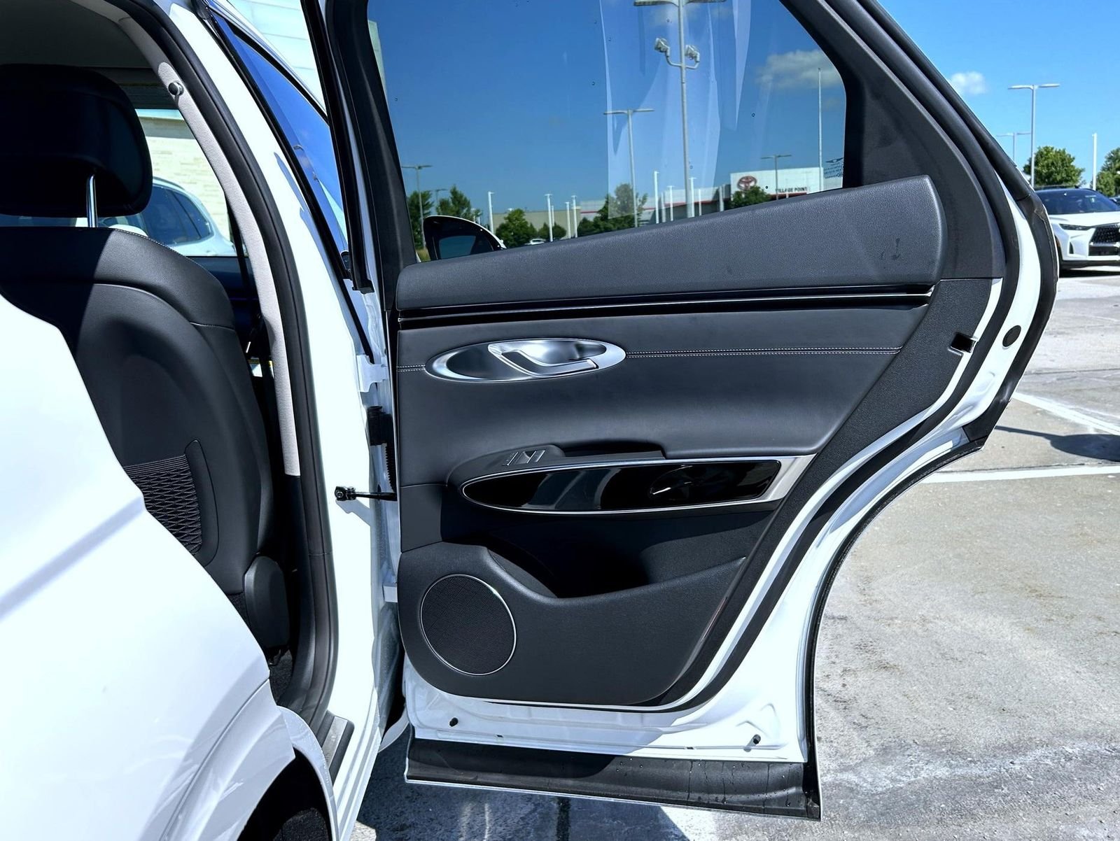 New 2026 White Genesis 2.5T image 17