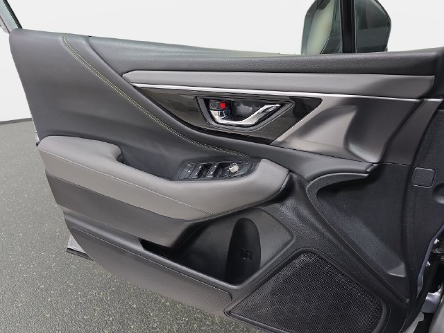 Used 2020 Ice Silver Metallic Subaru Onyx Edition XT image 27