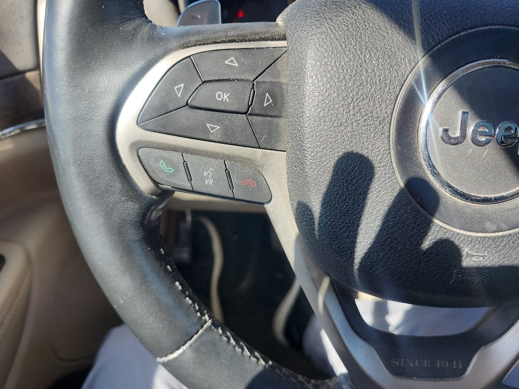 Used 2015 Champagne Jeep Limited image 23