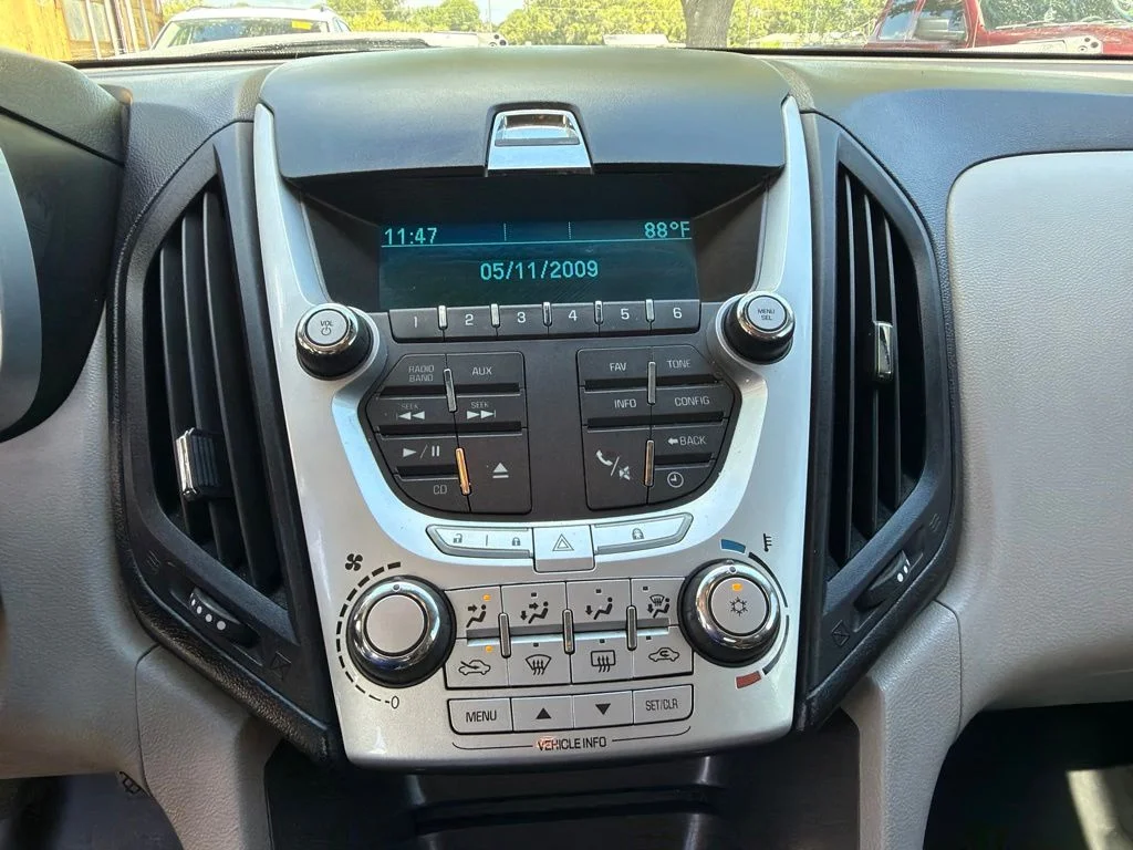 Used 2010 Summit White Chevrolet LS image 12