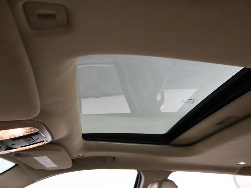 Used 2019 White Jeep Limited image 22