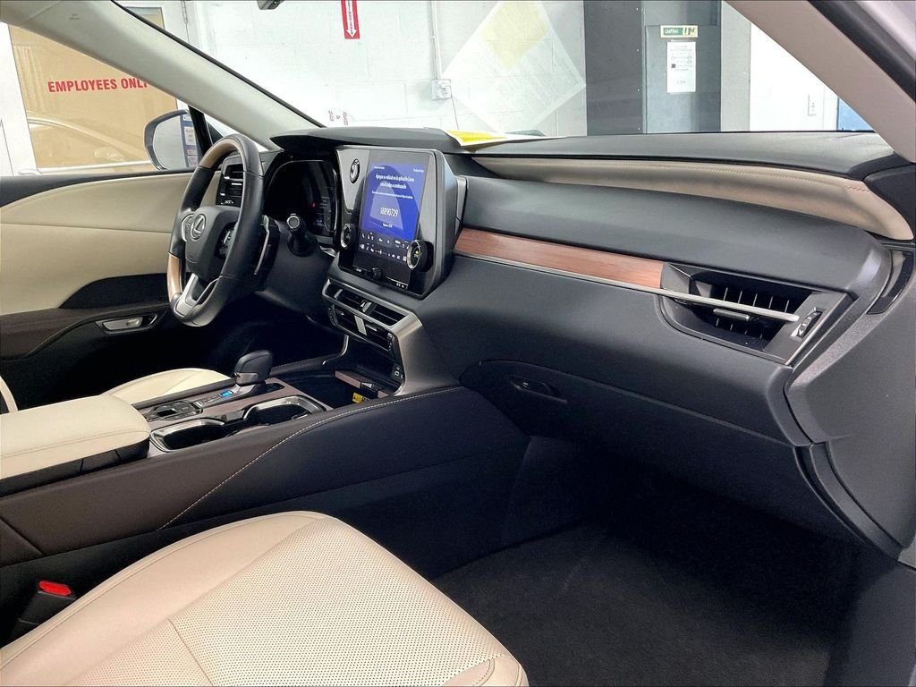 Used 2024 White Lexus 350 Premium image 14