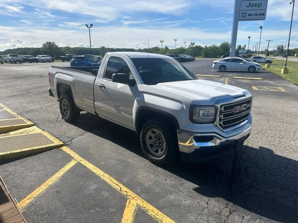 Used 2018  GMC Base image 27