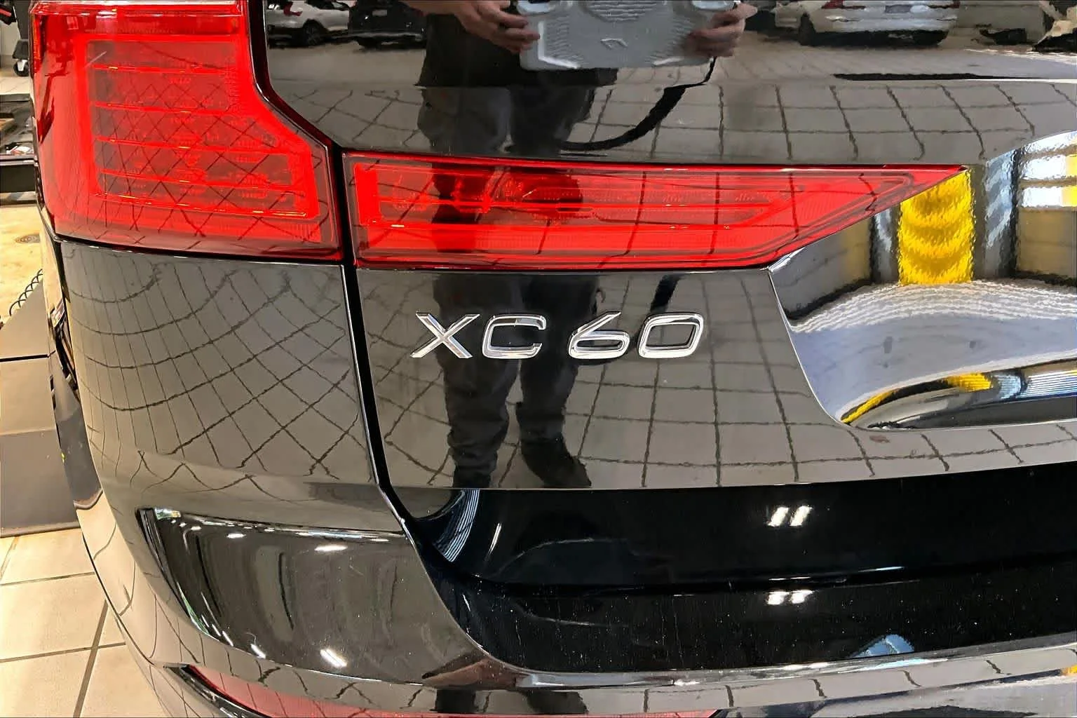 Certified Used 2023 Onyx Black Volvo Plus image 31