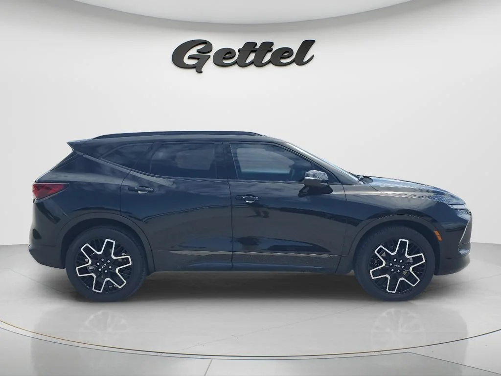 Used 2025 Black Chevrolet RS image 3