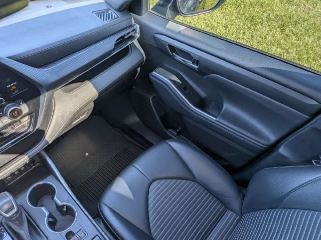 Used 2021 Magnetic Gray M Toyota XSE image 19
