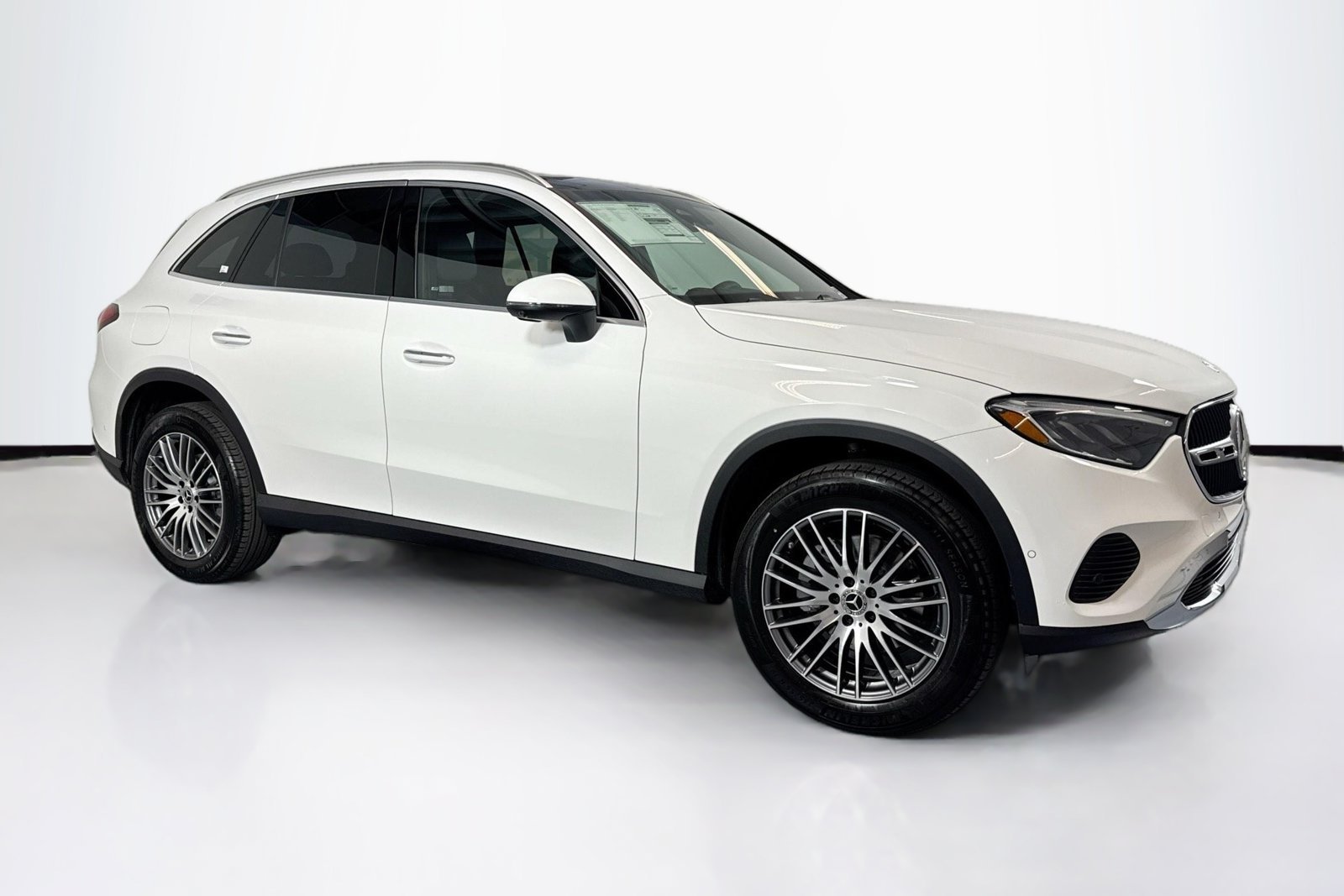 New 2026 Polar White Mercedes-Benz GLC 300 image 3