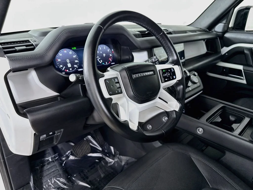 Used 2024 White Land Rover S image 9