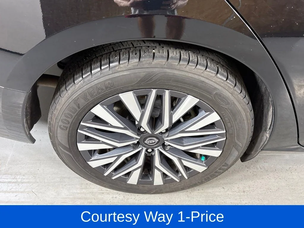 Used 2024 Black Nissan 2.5 SV image 13