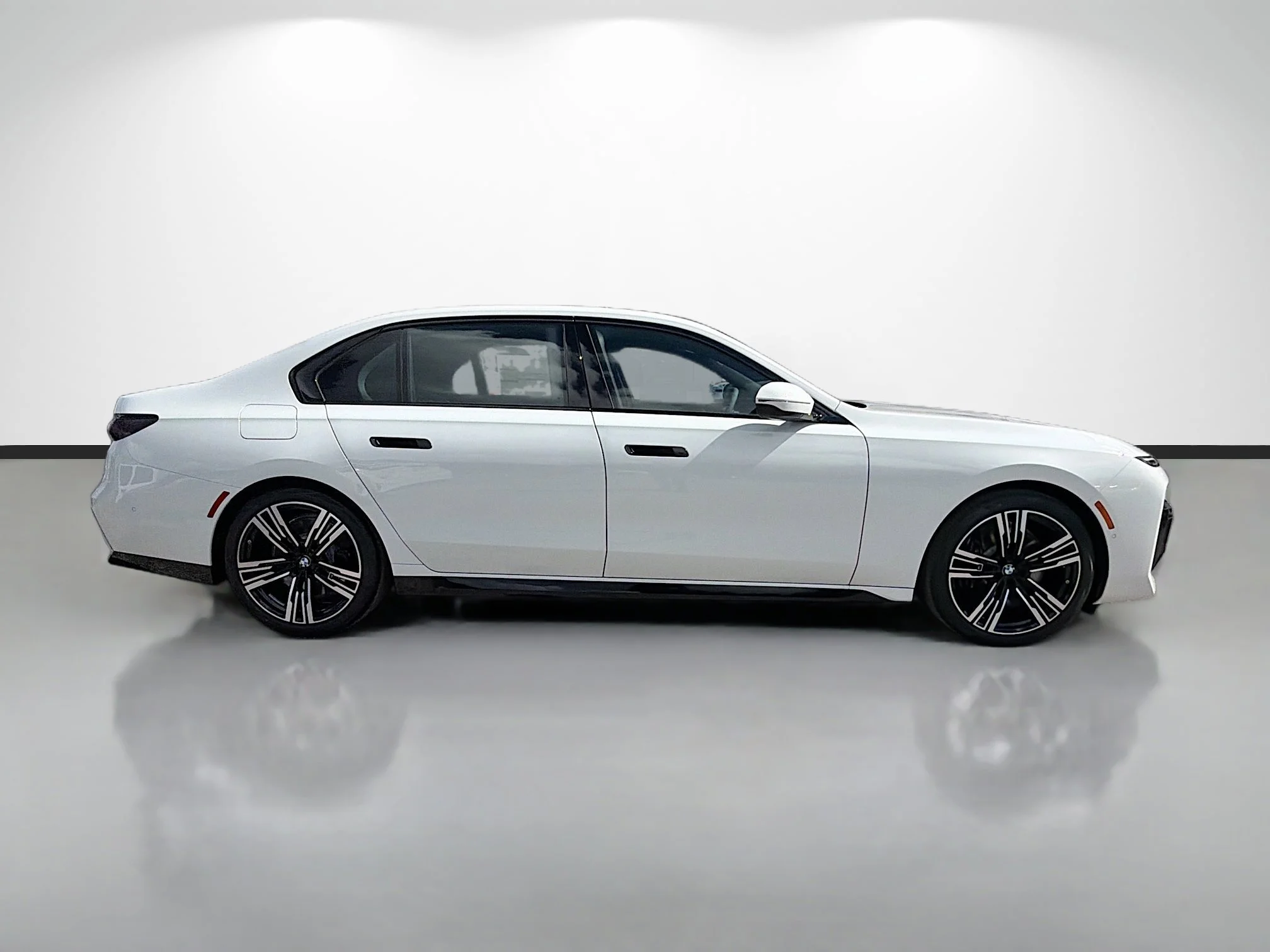 New 2026 Alpine White BMW 740i image 2