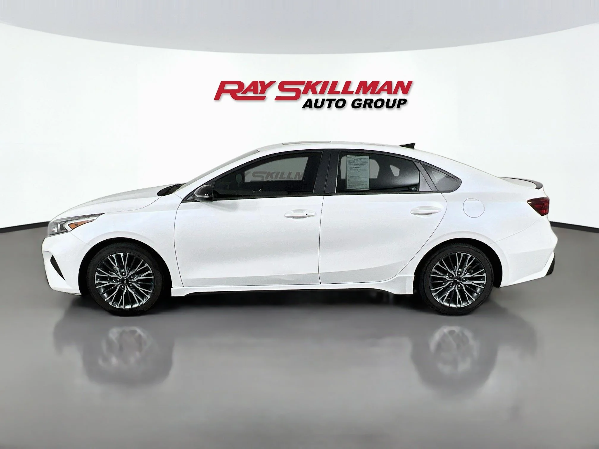 Used 2023 Snow White Pearl Kia GT-LINE image 4