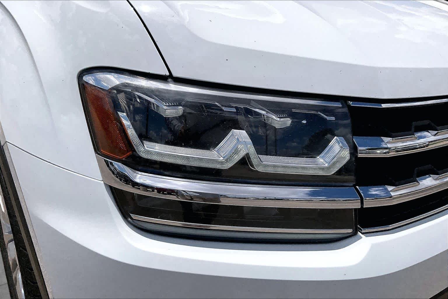 Used 2019 Pure White Volkswagen 3.6L V6 SE w/Technology image 27