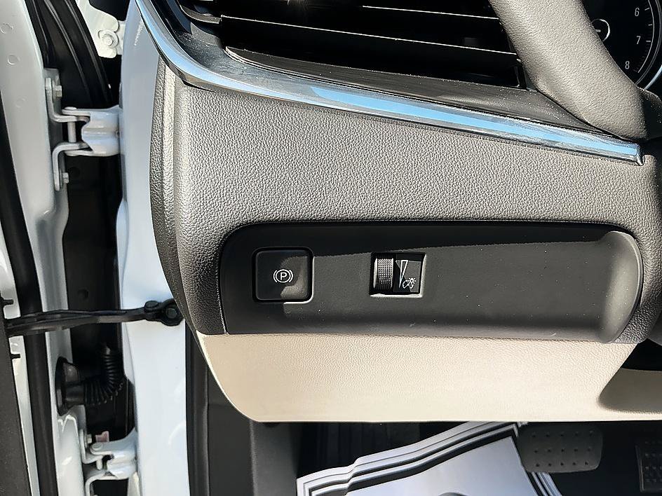 Used 2024 White Frost Tricoat Buick Essence image 13