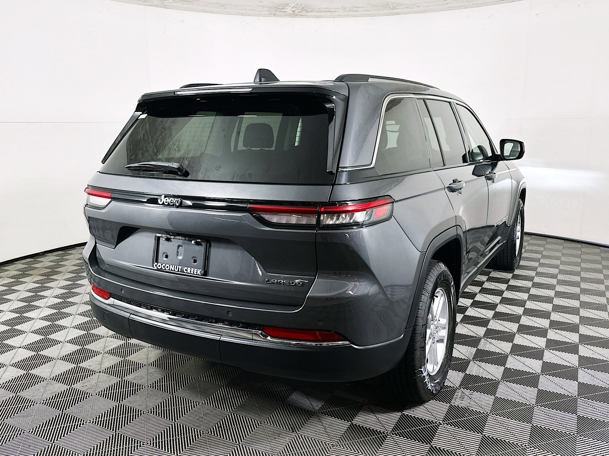 2023 Jeep Grand thumbnail 5