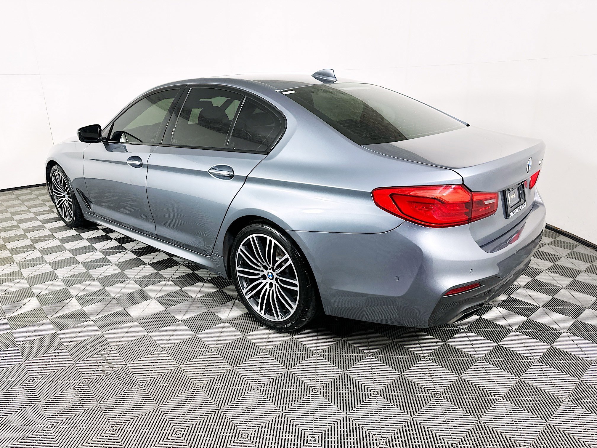 2017 BMW 5 thumbnail 8