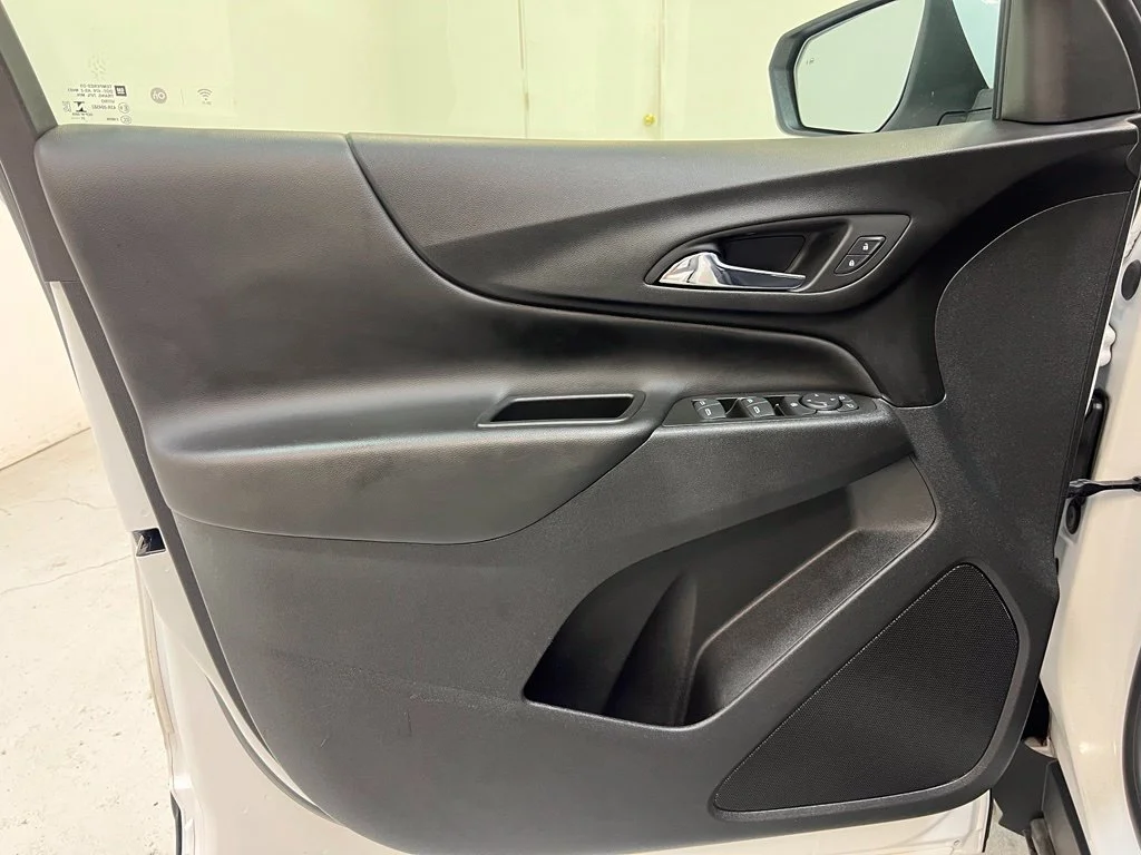 Used 2022 White Chevrolet LT image 14