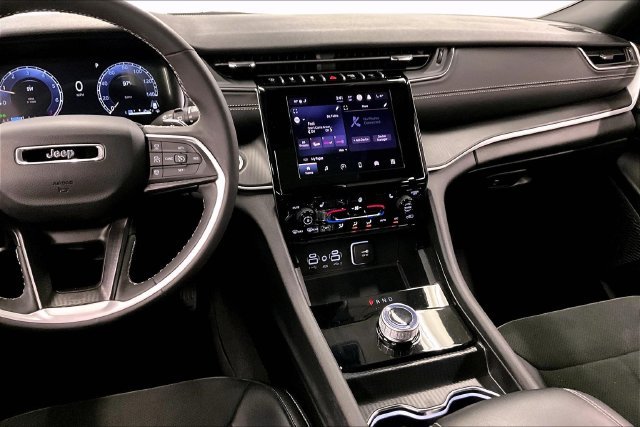 Used 2025 Diamond Black Crystal Pearlcoat Jeep Altitude X image 7