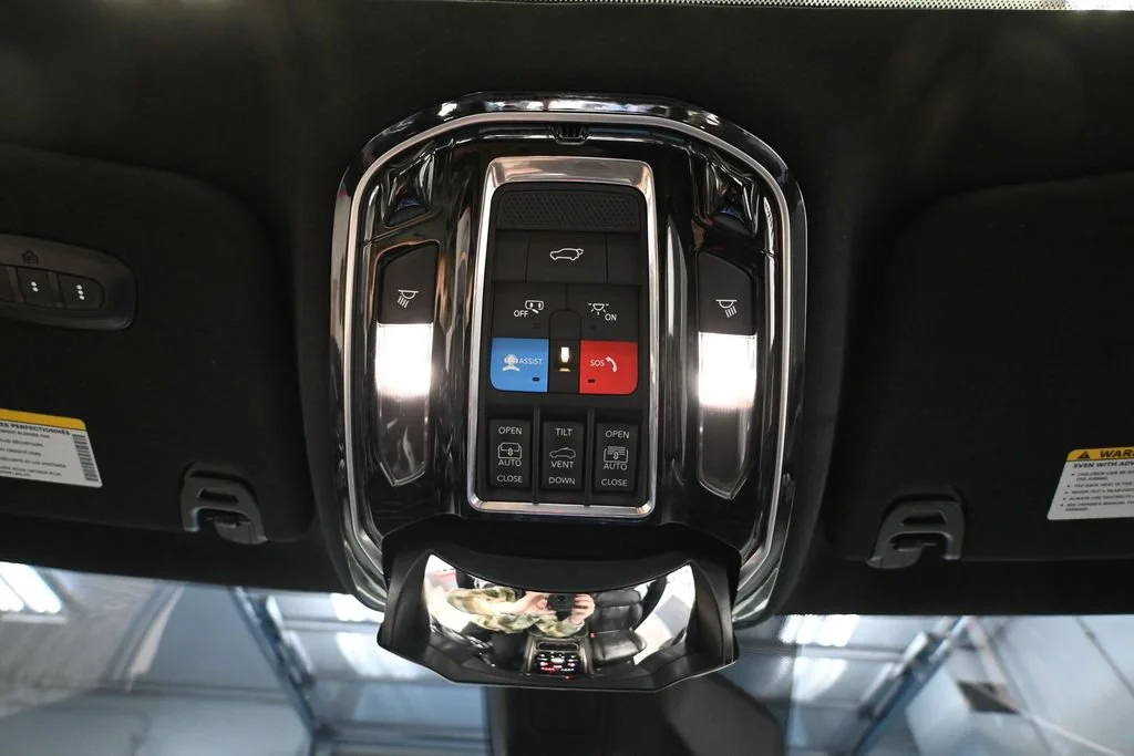 Used 2022 White Jeep Series II image 30
