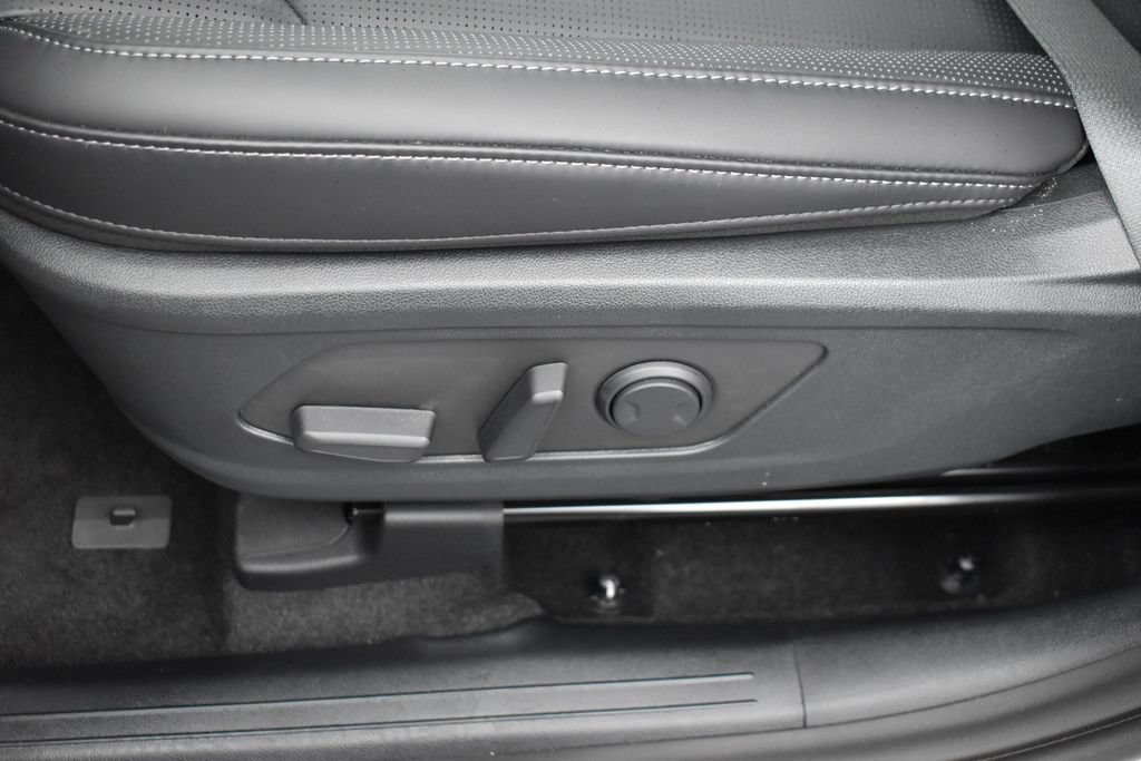 New 2026 Snow White Pearl Kia EX image 7