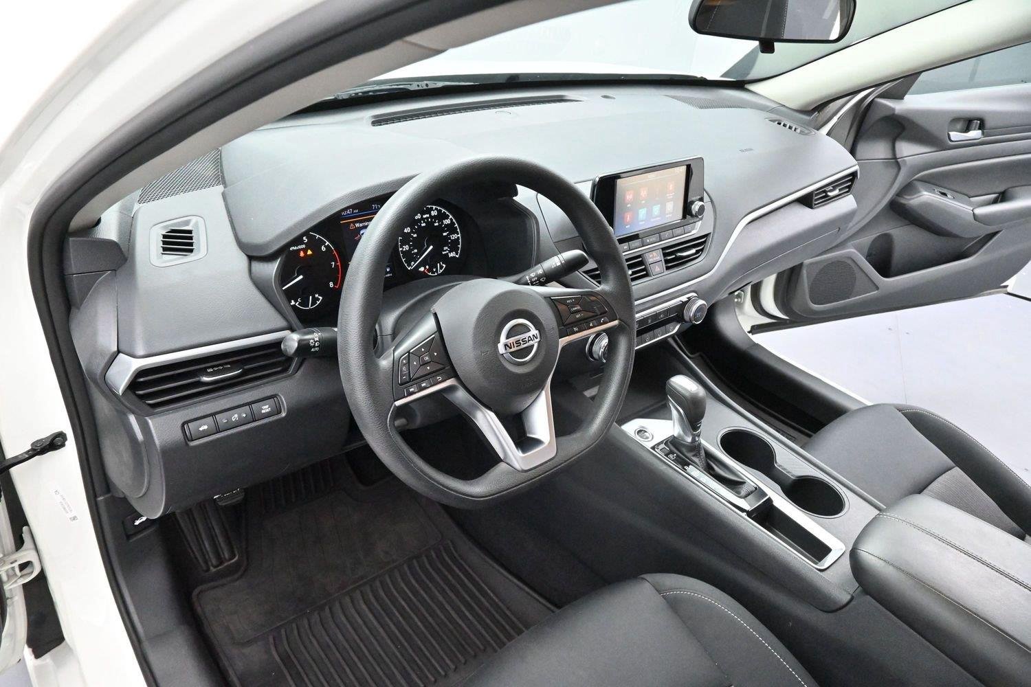 Used 2022 Glacier White Nissan 2.5 S image 12