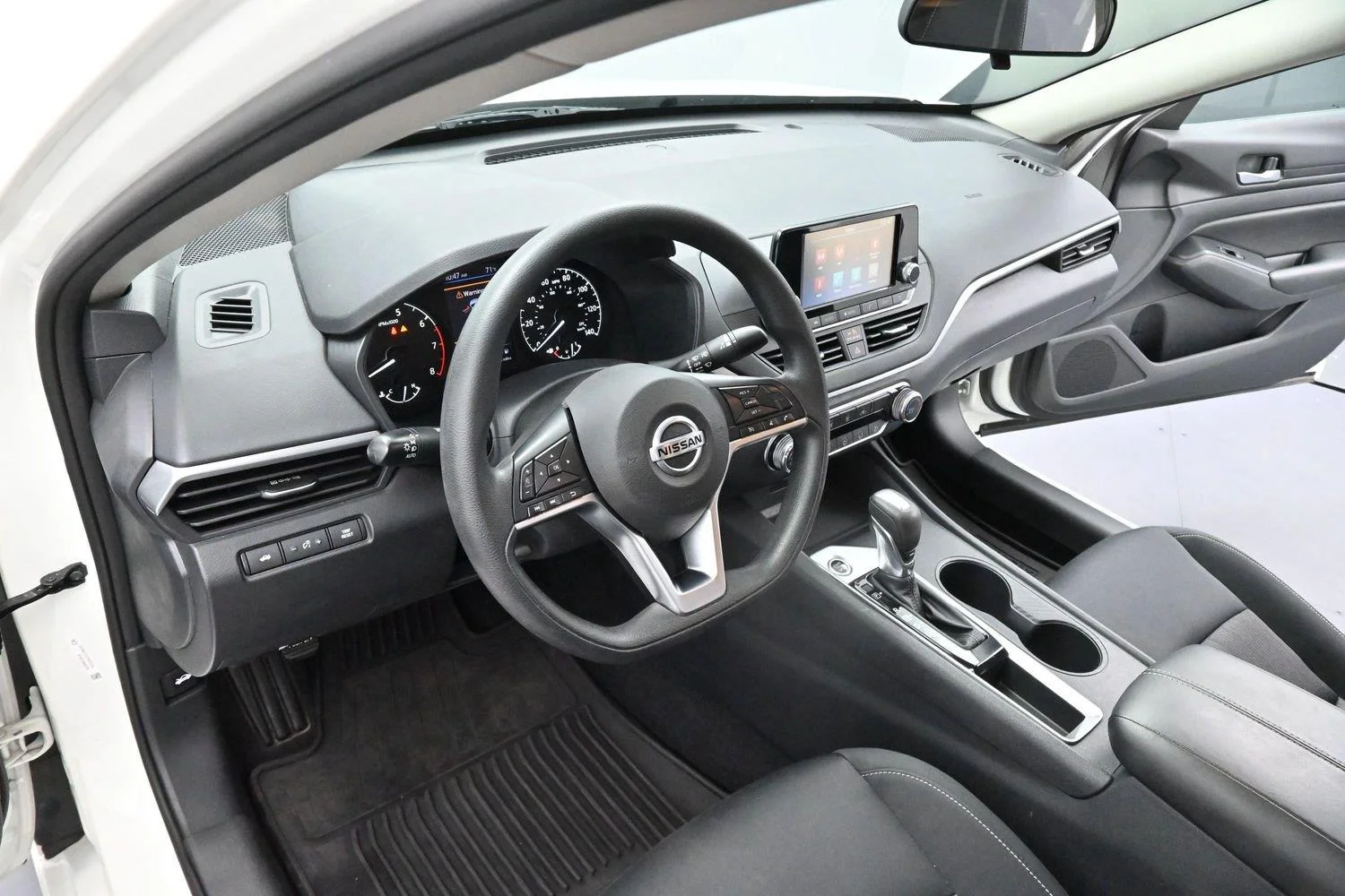 Used 2022 Glacier White Nissan 2.5 S image 12