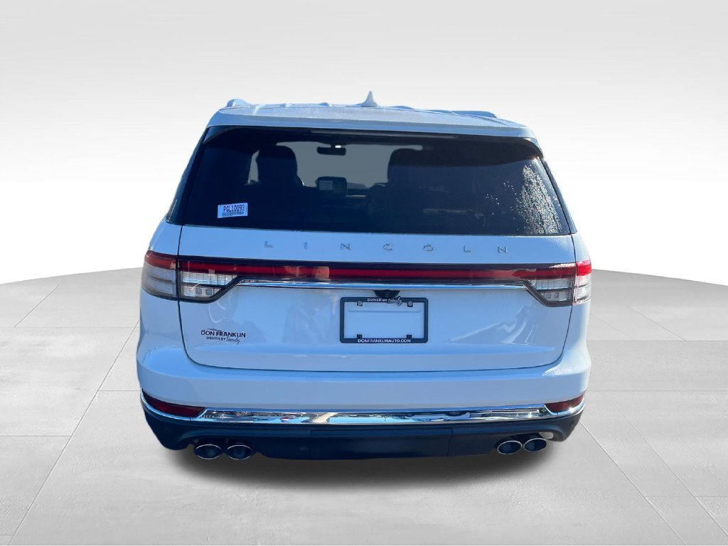 Used 2023 White Lincoln Reserve image 4