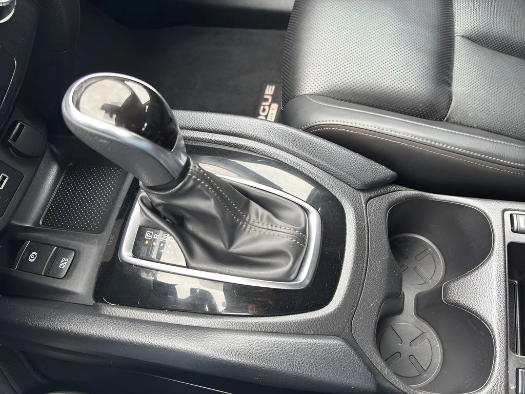 Used 2022 Magnetic Black Pearl Nissan SL image 18