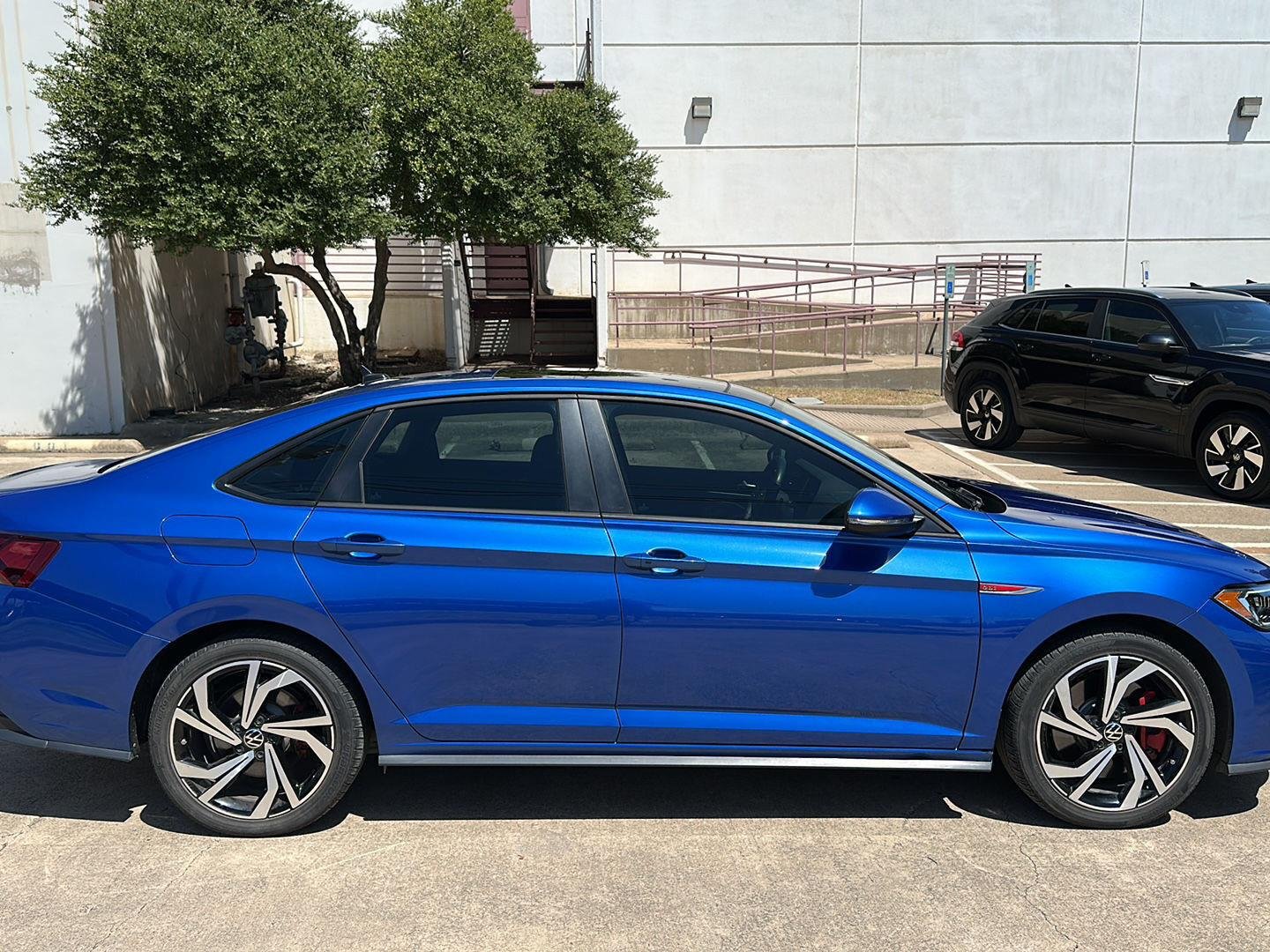 Certified Used 2023 Rising Blue Metallic Volkswagen Autobahn image 4