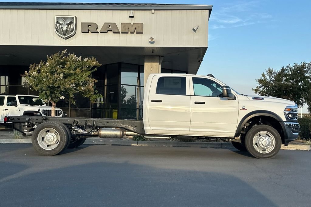 New 2026 Bright White Clear-Coat Exterior Paint RAM Tradesman image 3