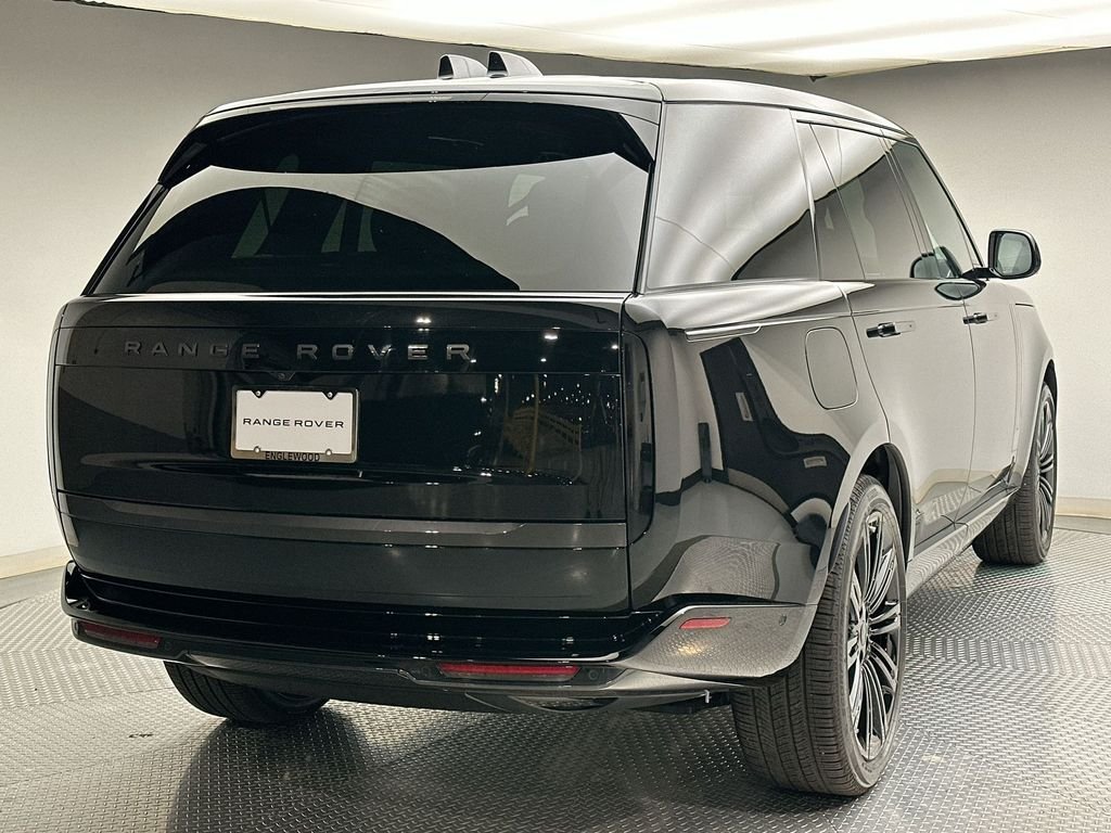 New 2026 Santorini Black Land Rover SE image 3