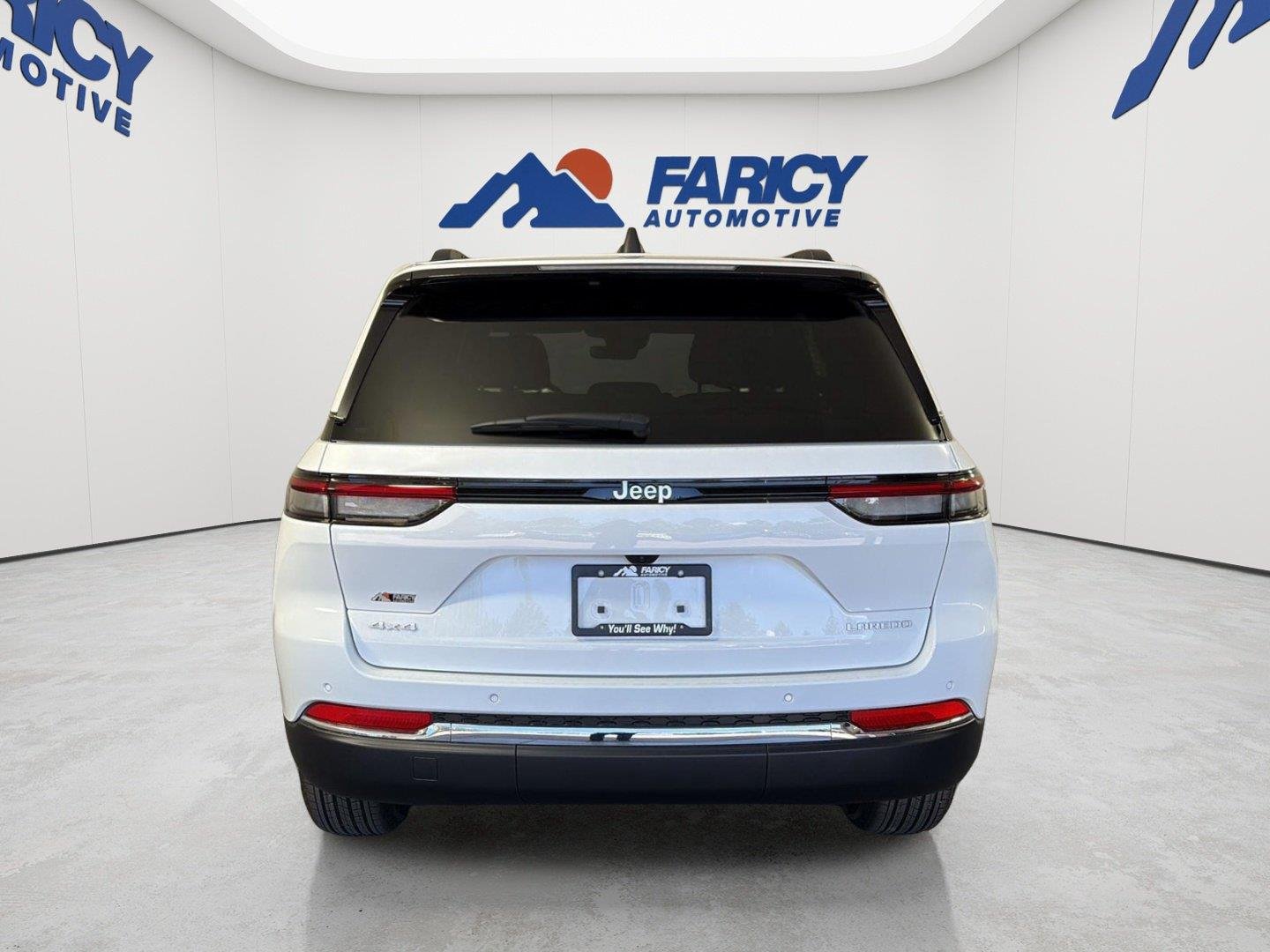 New 2026 Bright White Clear-Coat Exterior Paint Jeep Laredo image 5