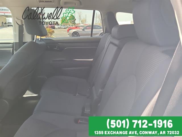 2024 Toyota Highlander LE - Photo 23