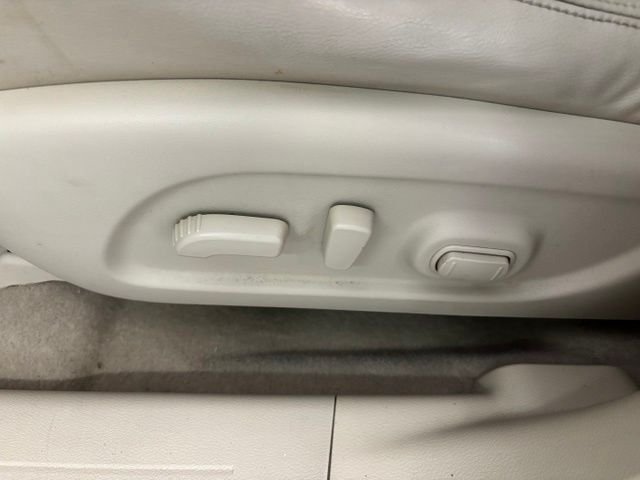 Used 2015 White Nissan Platinum image 10