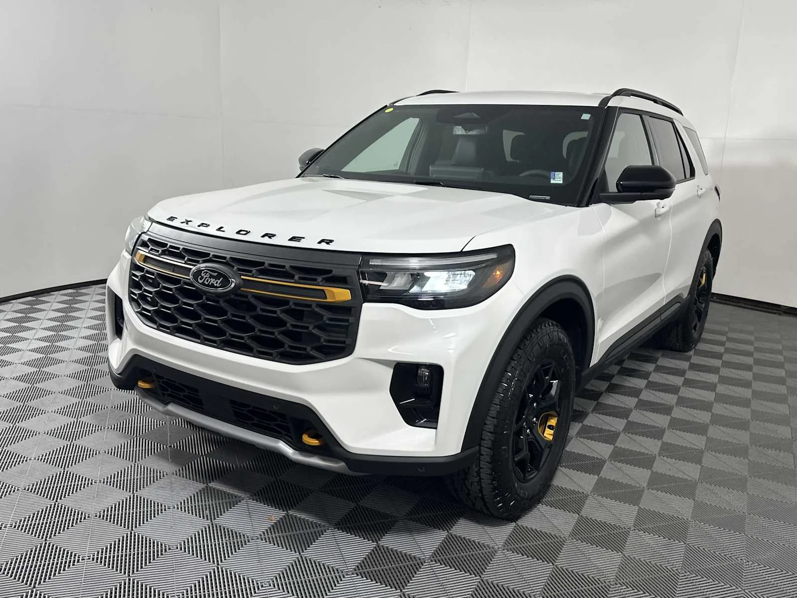 New 2026 Star White Metallic Tri-Coat Ford Tremor image 3