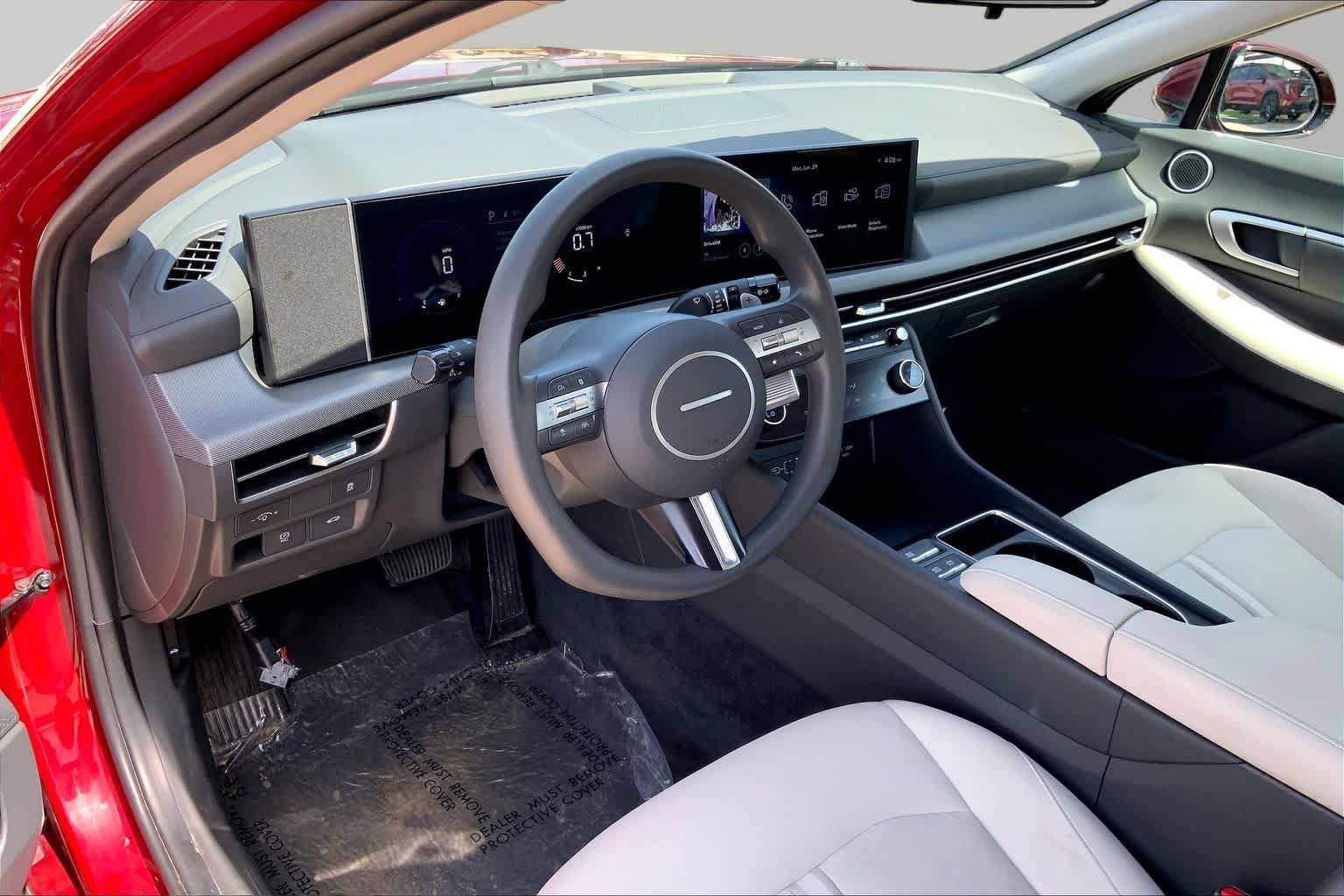 Used 2025 Ultimate red Hyundai SEL image 16