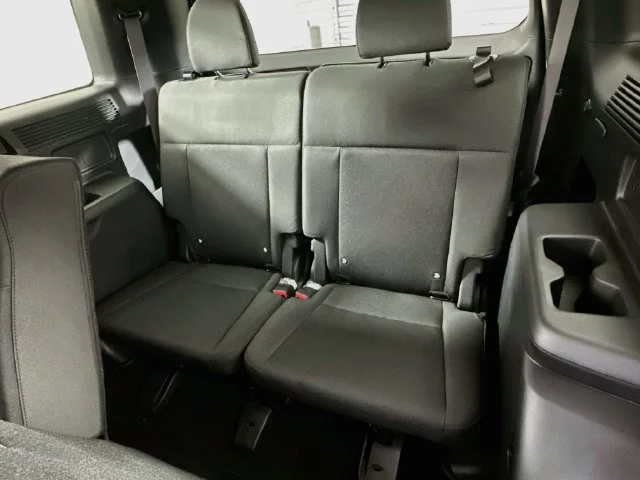 New 2027 Silver Hyundai SE image 12