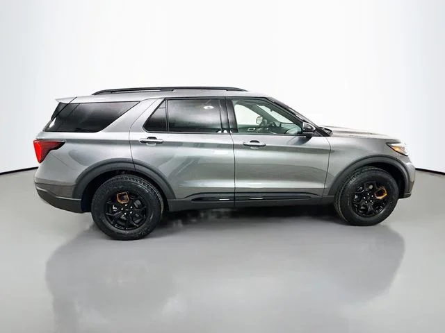 New 2026 Carbonized Gray Metallic Ford Tremor® image 8
