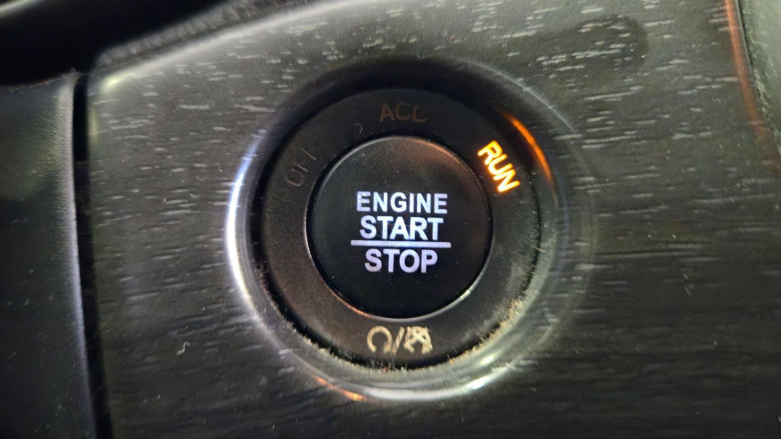 Used 2018 Diamond Black Crystal Pearlcoat Jeep Altitude image 17