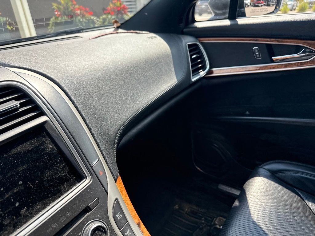 Used 2018 Black Lincoln Reserve image 12