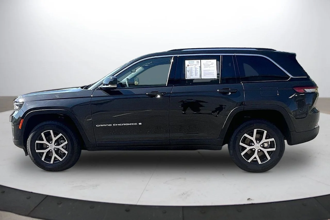 Certified Used 2023  Jeep Limited image 5